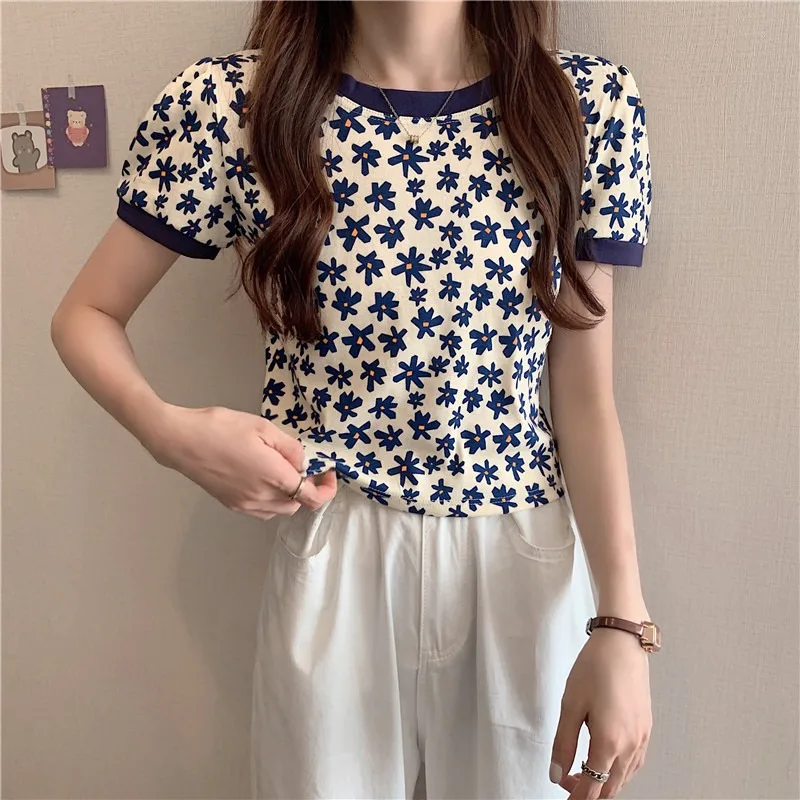 New 2021 Women Summer Knit T-Shirt Bottoming Basic Knitted Floral Printed Vintage Short Sleeve Lady Short Tops Graphic Tees 
New 2021 Women Summer Knit T-Shirt Bottoming Basic Knitted Floral Printed Vintage Short Sleeve Lady Short Tops Graphic Tees