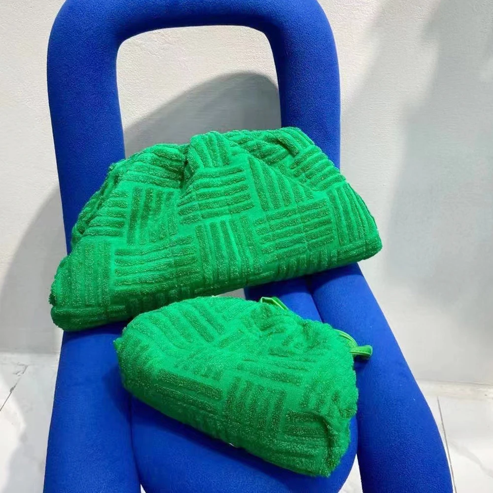 2021 Autumn Fashion Luxury Brand Style Women Clutch Flannel Handbag Hobos Pouch
2021 Autumn Fashion Luxury Brand Style Women Clutch Flannel Handbag Hobos Pouch