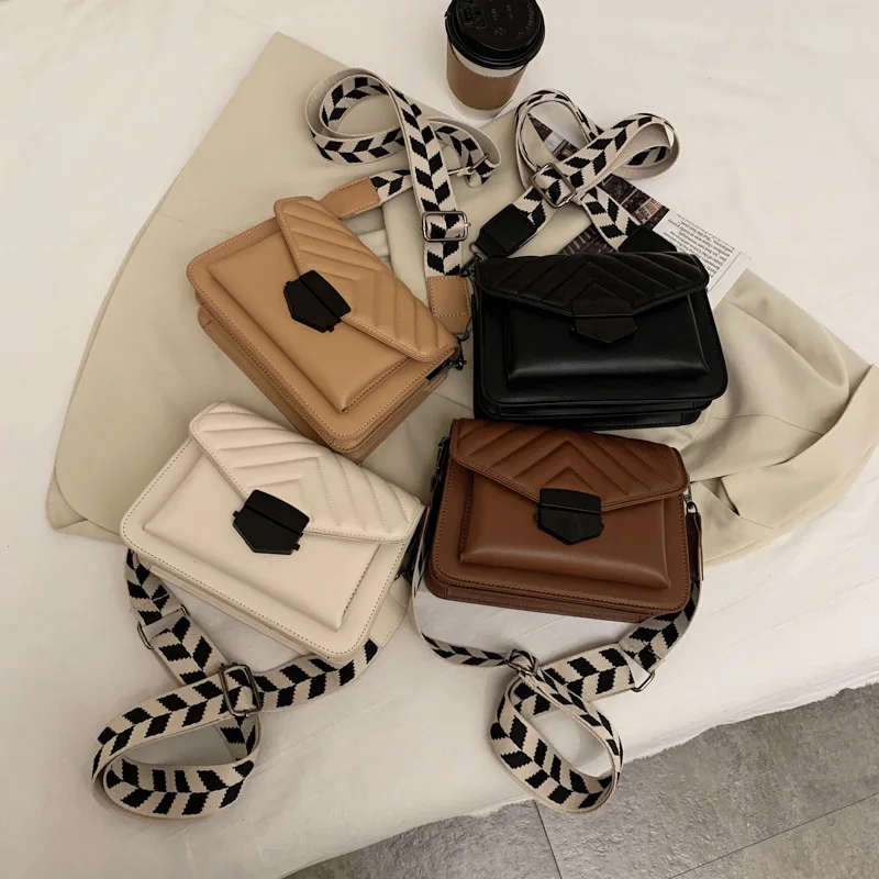 Advanced feeling small ck handbag 2020 new bag wide shoulder strap fashion shoulder bag Joker in messenger bag small square bag
Advanced feeling small ck handbag 2020 new bag wide shoulder strap fashion shoulder bag Joker in messenger bag small square bag