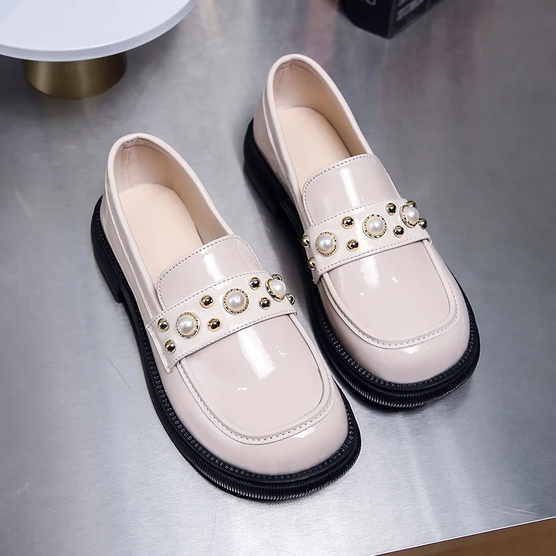 Spring Women Casual Fashion Patent leather shoes Pearl decoration Rivet Girls Non-slip shoes Zapatos De Mujer Tenis Zapatillas
Spring Women Casual Fashion Patent leather shoes Pearl decoration Rivet Girls Non-slip shoes Zapatos De Mujer Tenis Zapatillas