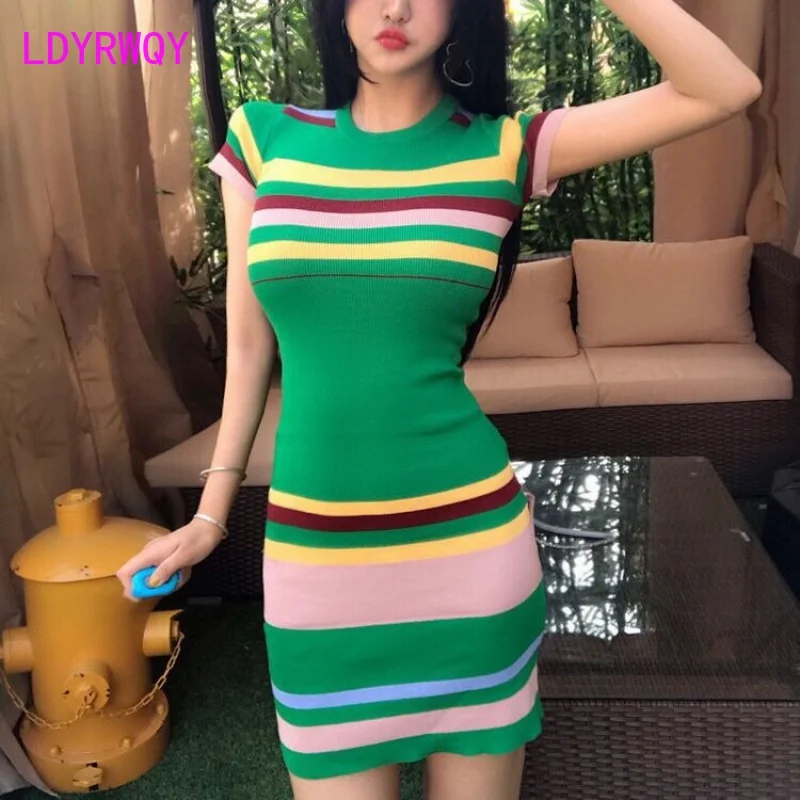 Spring and summer new Korean fashion all-match hit color stripe stitching Slim bag hip knitted short-sleeved dress women
Spring and summer new Korean fashion all-match hit color stripe stitching Slim bag hip knitted short-sleeved dress women
