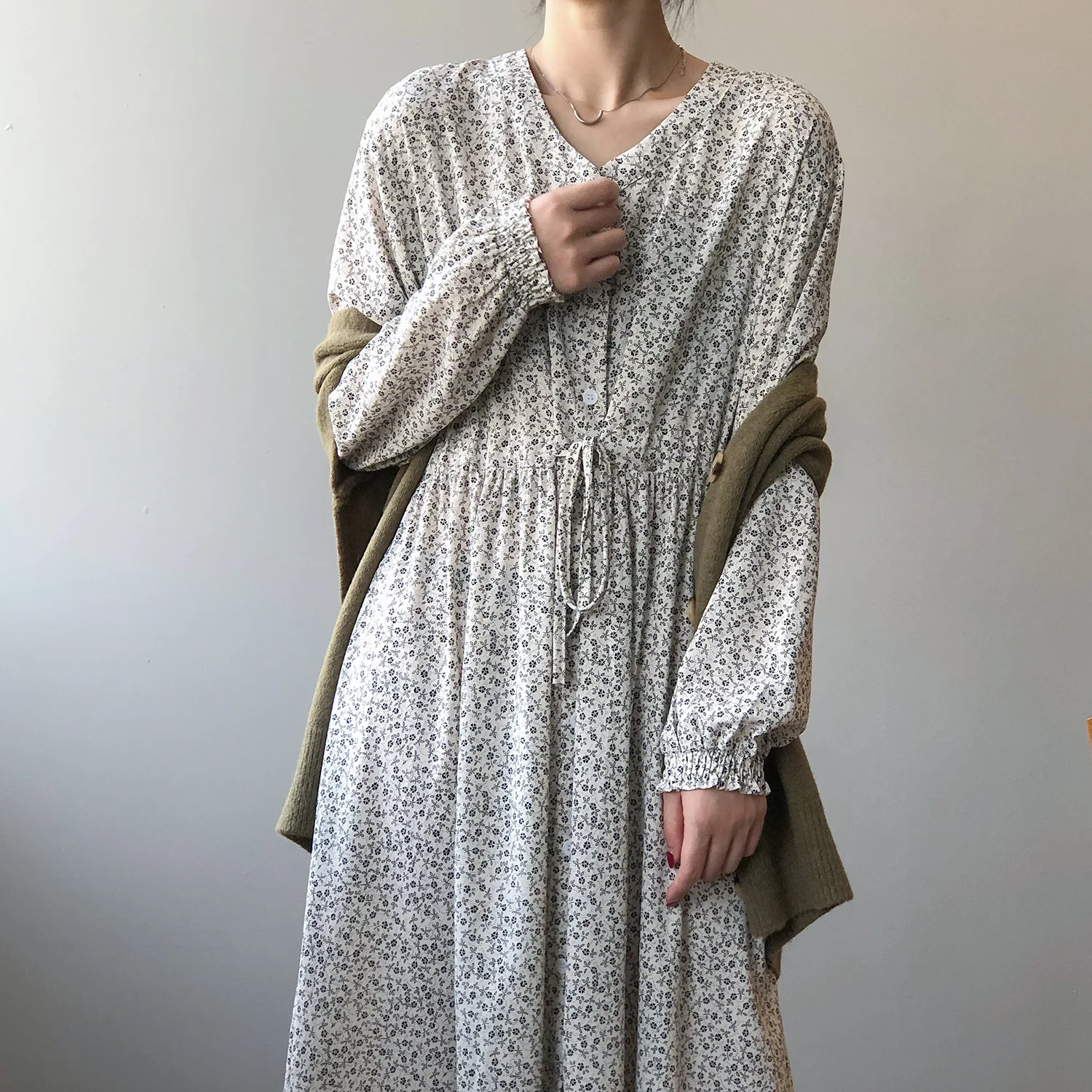 Women Temperament Floral Dress V Neck Loose Long Vestido Summer Elegant Chiffon Long Sleeve Dresses Femme C775
Women Temperament Floral Dress V Neck Loose Long Vestido Summer Elegant Chiffon Long Sleeve Dresses Femme C775