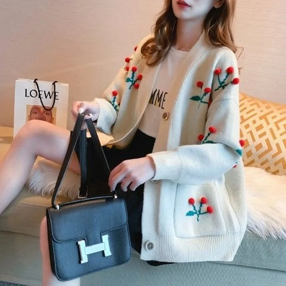 Autumn and Winter Women's Loose Embroidered Cherry Red V-neck Button Cardigan, Winter Korean Fashion Knitted Cardigan Thickening
Autumn and Winter Women's Loose Embroidered Cherry Red V-neck Button Cardigan, Winter Korean Fashion Knitted Cardigan Thickening