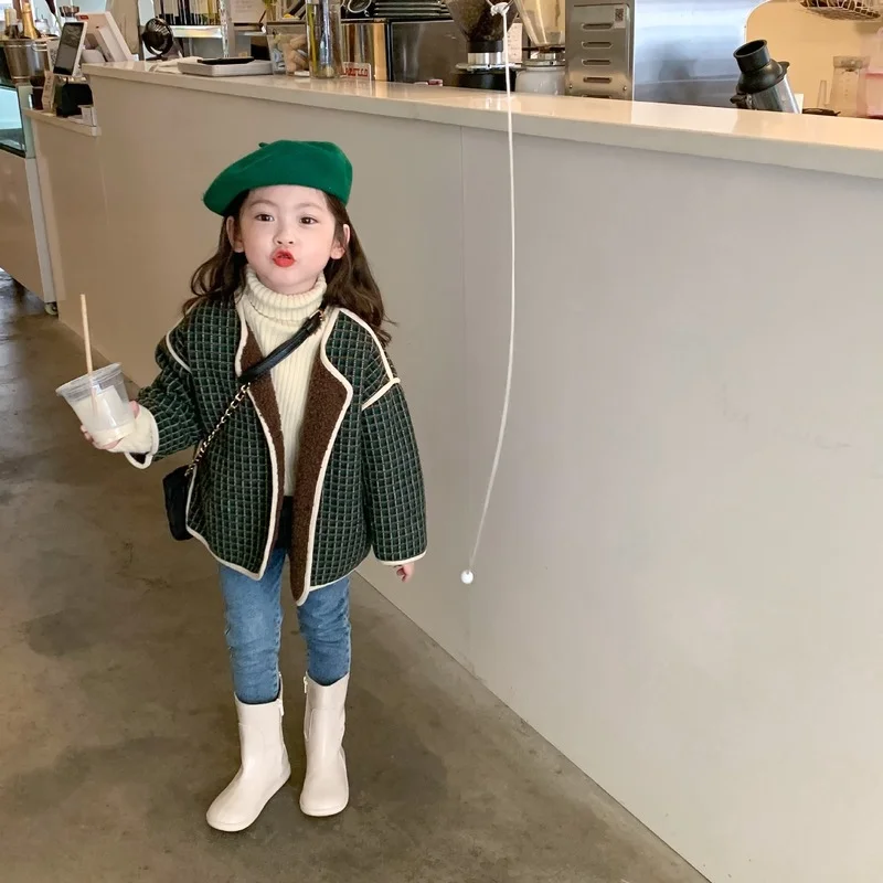 2021 Autumn and Winter New Children's Clothing Girls Plus Velvet Plaid Edging Coat with Inner Lamb Wool Long Sleeve Fashion Coat
2021 Autumn and Winter New Children's Clothing Girls Plus Velvet Plaid Edging Coat with Inner Lamb Wool Long Sleeve Fashion Coat