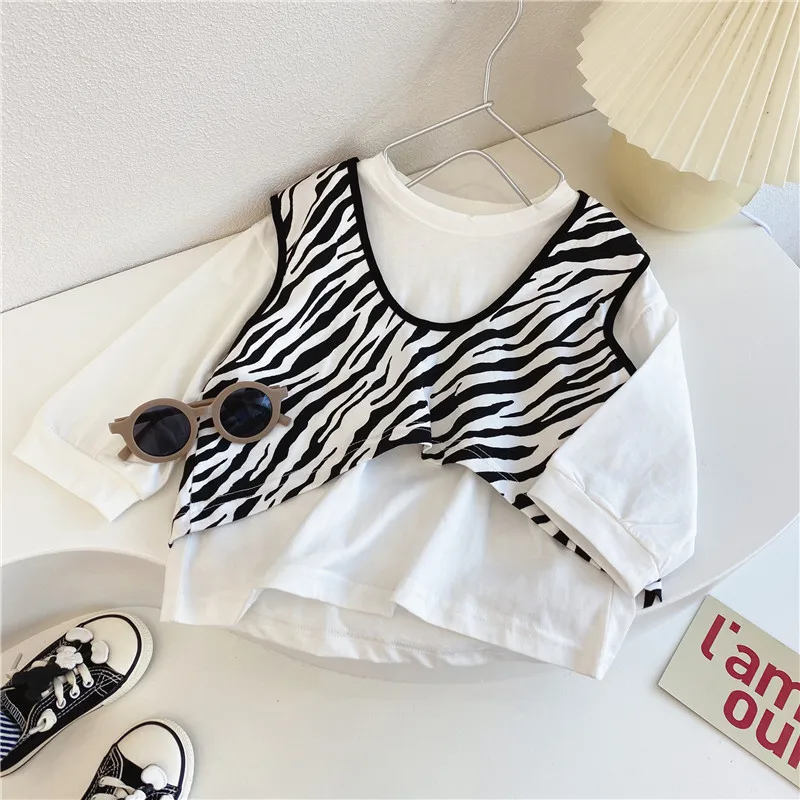 Korean Fashion Girl Top Suit Spring Autumn New Long-sleeved Bottoming Shirt + Striped Vest Toddler Kids Baby Clothes Sets 2pcs
Korean Fashion Girl Top Suit Spring Autumn New Long-sleeved Bottoming Shirt + Striped Vest Toddler Kids Baby Clothes Sets 2pcs