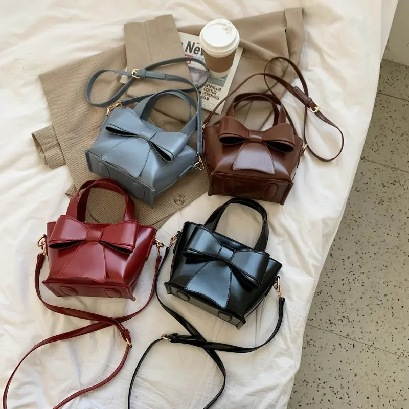 Handbags 2021 new trendy summer wild messenger bag mini female bag mobile phone bag summer fashion exquisite small square bag
Handbags 2021 new trendy summer wild messenger bag mini female bag mobile phone bag summer fashion exquisite small square bag