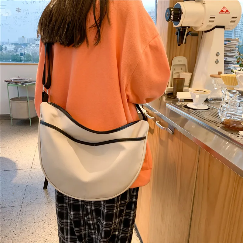 Bag women wear wind messenger bag ins large-capacity Korean students simple jiaozi bag nylon bag shoulder bag 
Bag women wear wind messenger bag ins large-capacity Korean students simple jiaozi bag nylon bag shoulder bag