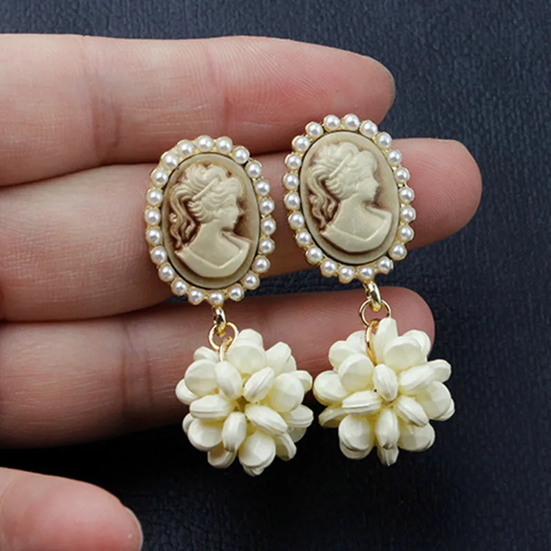 Pearl earring personality temperament palace beauty head picture Europe type restore ancient ways female money ear nail
Pearl earring personality temperament palace beauty head picture Europe type restore ancient ways female money ear nail