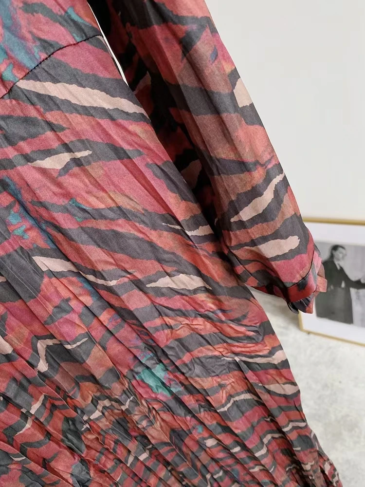 Women Long Sleeve Maxi Dress Deep V Neck Print Pleated Ladies Long Robes 2021 Spring New
Women Long Sleeve Maxi Dress Deep V Neck Print Pleated Ladies Long Robes 2021 Spring New