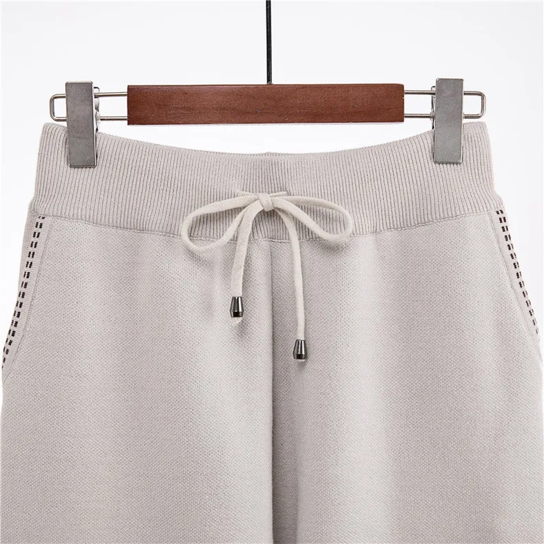 CBAFU autumn winter woolen knitted pants set cashmere women 2 piece set pullovers sweater harem pants suit elastic waist F507
CBAFU autumn winter woolen knitted pants set cashmere women 2 piece set pullovers sweater harem pants suit elastic waist F507
