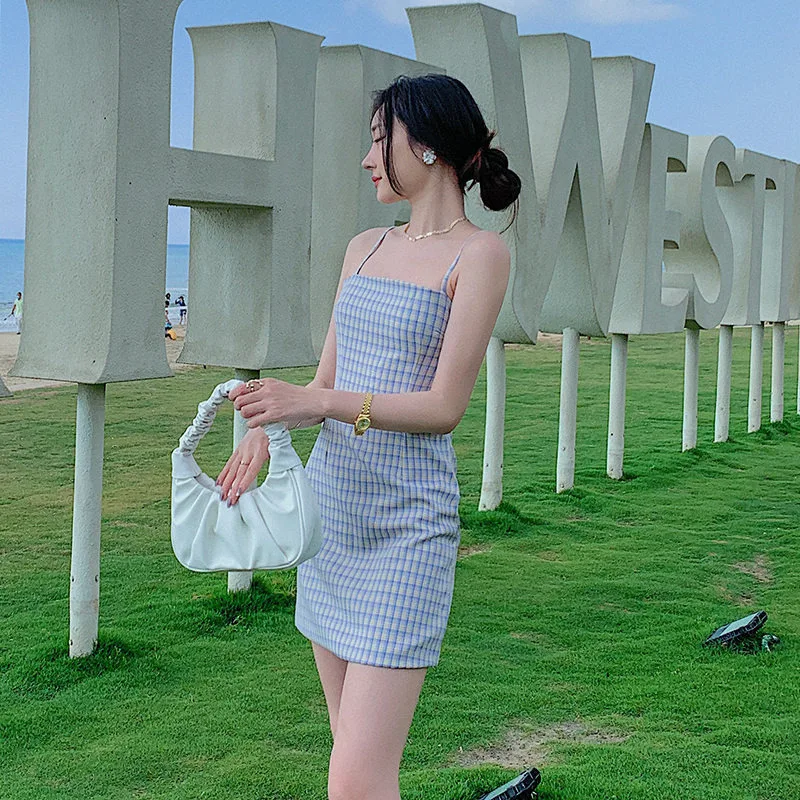 2021 summer new plaid suspender skirt urban trend fashion slim slimming white and thin temperament dress women
2021 summer new plaid suspender skirt urban trend fashion slim slimming white and thin temperament dress women