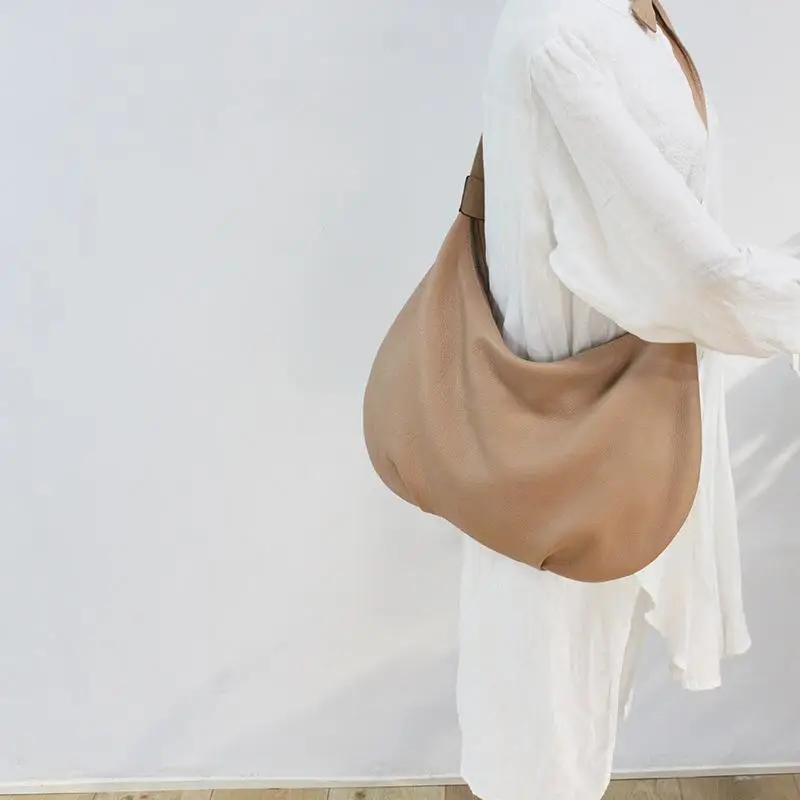 2021 New Korean Fashion Women Bag Genuine Leather Half Moon Shoulder Bags Soft Cowhide Large Capacity Crossbody Bags
2021 New Korean Fashion Women Bag Genuine Leather Half Moon Shoulder Bags Soft Cowhide Large Capacity Crossbody Bags