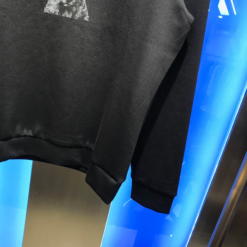 Korean men's 2020 simple temperament, versatile and handsome elk letter offset slim fit fashion autumn new long sleeve sweater
Korean men's 2020 simple temperament, versatile and handsome elk letter offset slim fit fashion autumn new long sleeve sweater