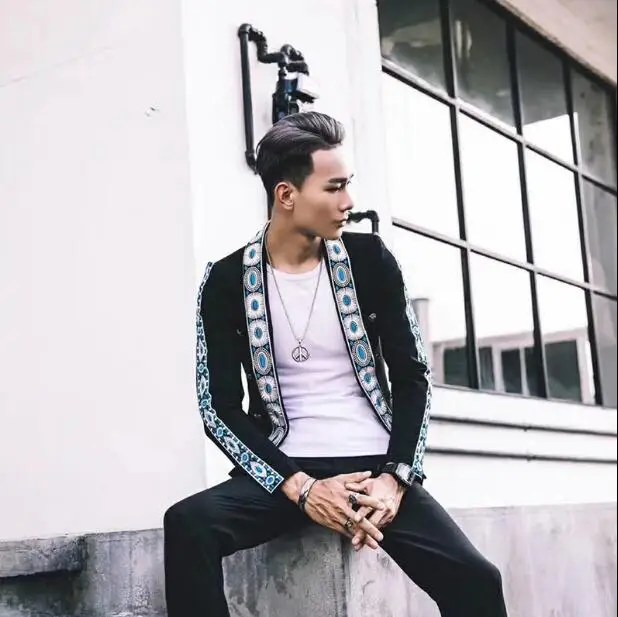 Embroidered suit 2020 autumn hair stylist handsome small suit men's fashion jacket singer stage costume 
Embroidered suit 2020 autumn hair stylist handsome small suit men's fashion jacket singer stage costume