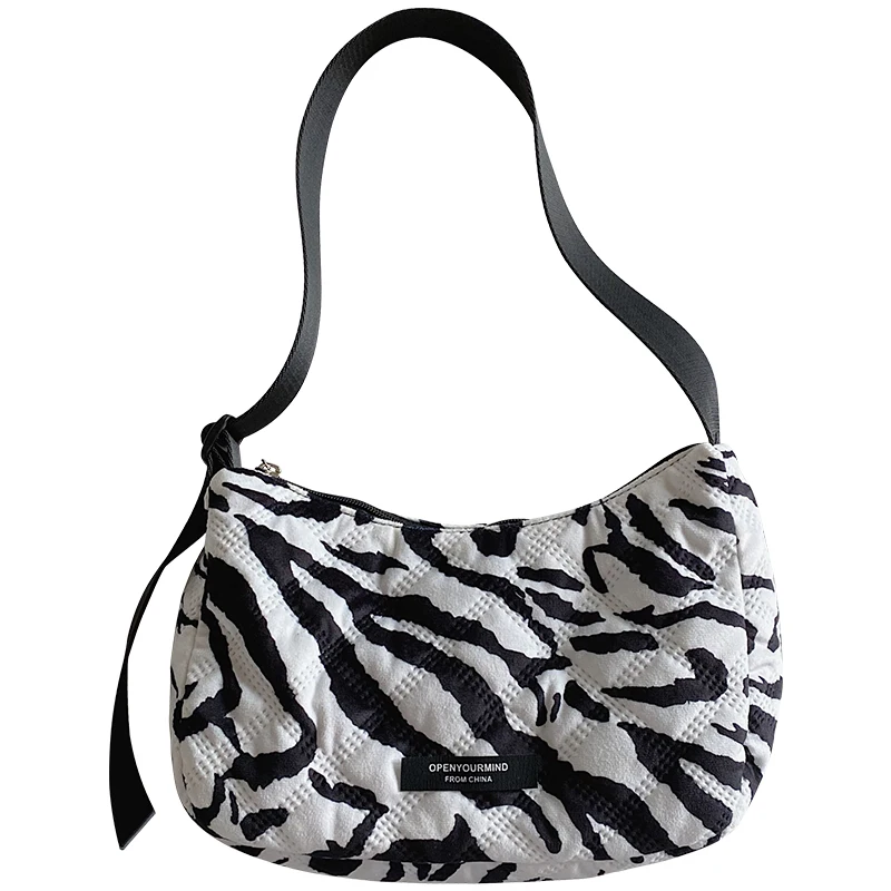 Autumn and winter hundred slanted bag girl's new zebra print student cloth bag Korean version of ins one-shoulder cloth bag 
Autumn and winter hundred slanted bag girl's new zebra print student cloth bag Korean version of ins one-shoulder cloth bag