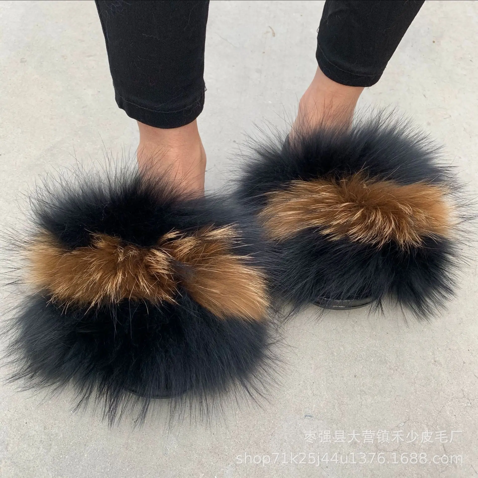 Summer Raccoon Fur Slippers Women Fluffy Real Fox Hair Slides Plush Home Sandals Fashion Cute Rainbow Flip Flops shoes
Summer Raccoon Fur Slippers Women Fluffy Real Fox Hair Slides Plush Home Sandals Fashion Cute Rainbow Flip Flops shoes