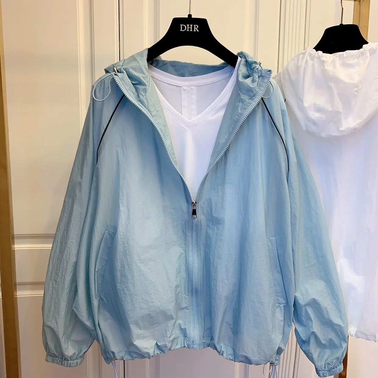 Casual sports wind sun protection clothing women's coat loose wild all-match sun protection shirt thin breathable windbreaker 
Casual sports wind sun protection clothing women's coat loose wild all-match sun protection shirt thin breathable windbreaker