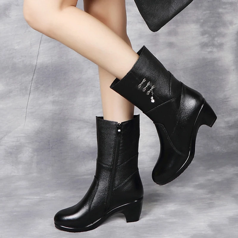 YAERNI Women Female Mother Ladies Shoes Boots Botas Knee High Heels Bling Black Zipper Winter Autumn Warm Plush Cow Fur Genuine
YAERNI Women Female Mother Ladies Shoes Boots Botas Knee High Heels Bling Black Zipper Winter Autumn Warm Plush Cow Fur Genuine