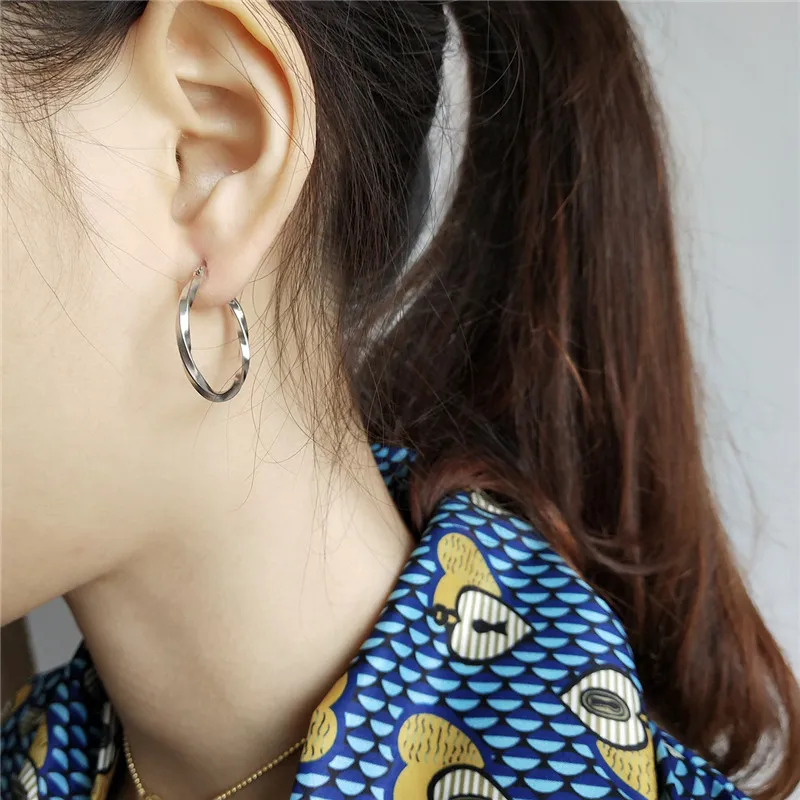 RUIYI Women Exquisite Real 925 Sterling Silver Earrings Girls Stylish Geometric Irregular Warping Hoop Earrings Lovers Chic Gift
RUIYI Women Exquisite Real 925 Sterling Silver Earrings Girls Stylish Geometric Irregular Warping Hoop Earrings Lovers Chic Gift