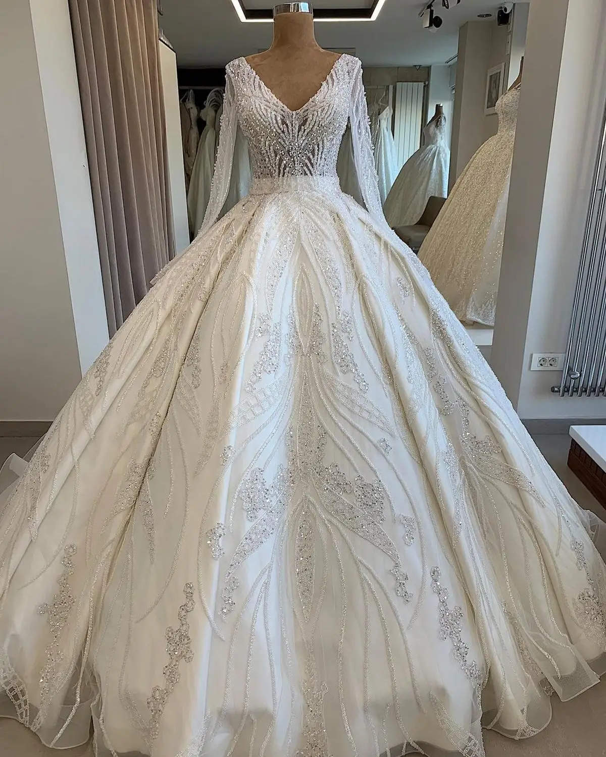Mariage свадебные бальные платья с v-образным вырезом, бисер, жемчуг длинные рукава, свадебные платья
Mariage свадебные бальные платья с v-образным вырезом, бисер, жемчуг длинные рукава, свадебные платья