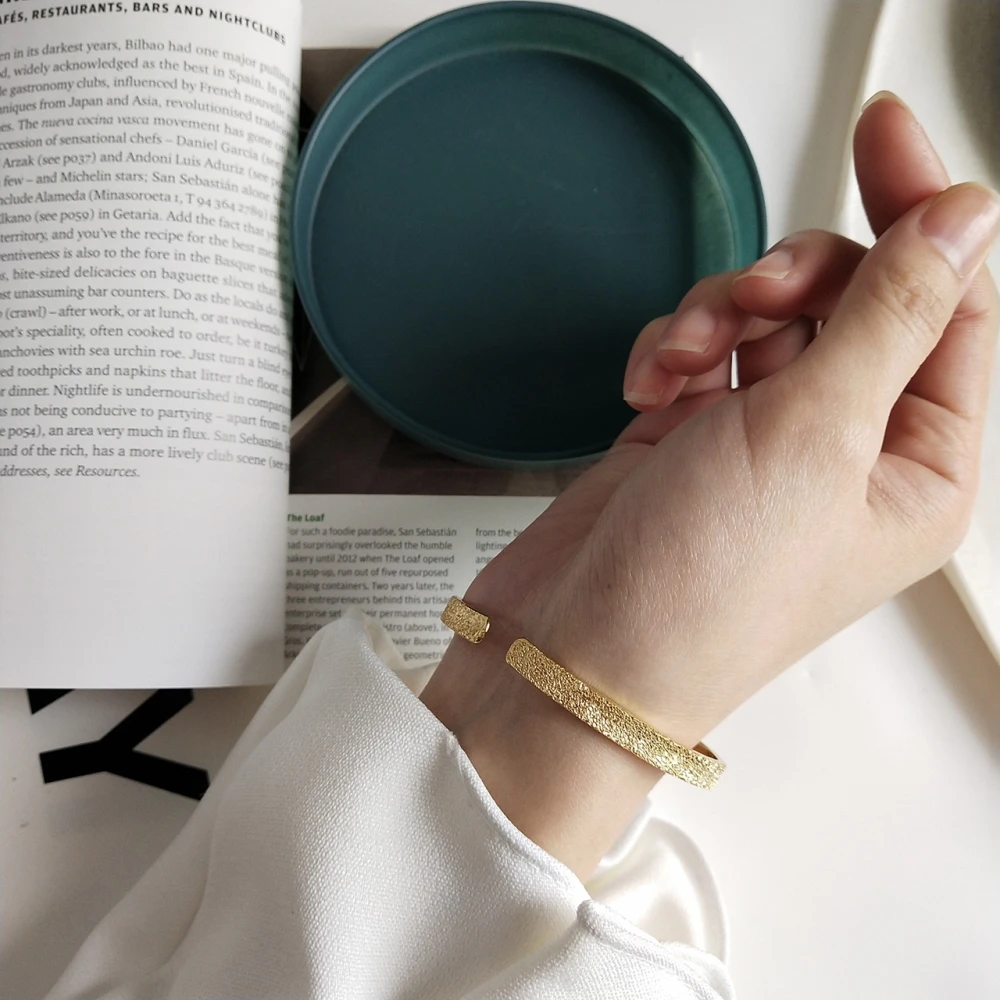 Настоящее S925 матовый золотой тон Блестящий дизайн браслет для женщин 925