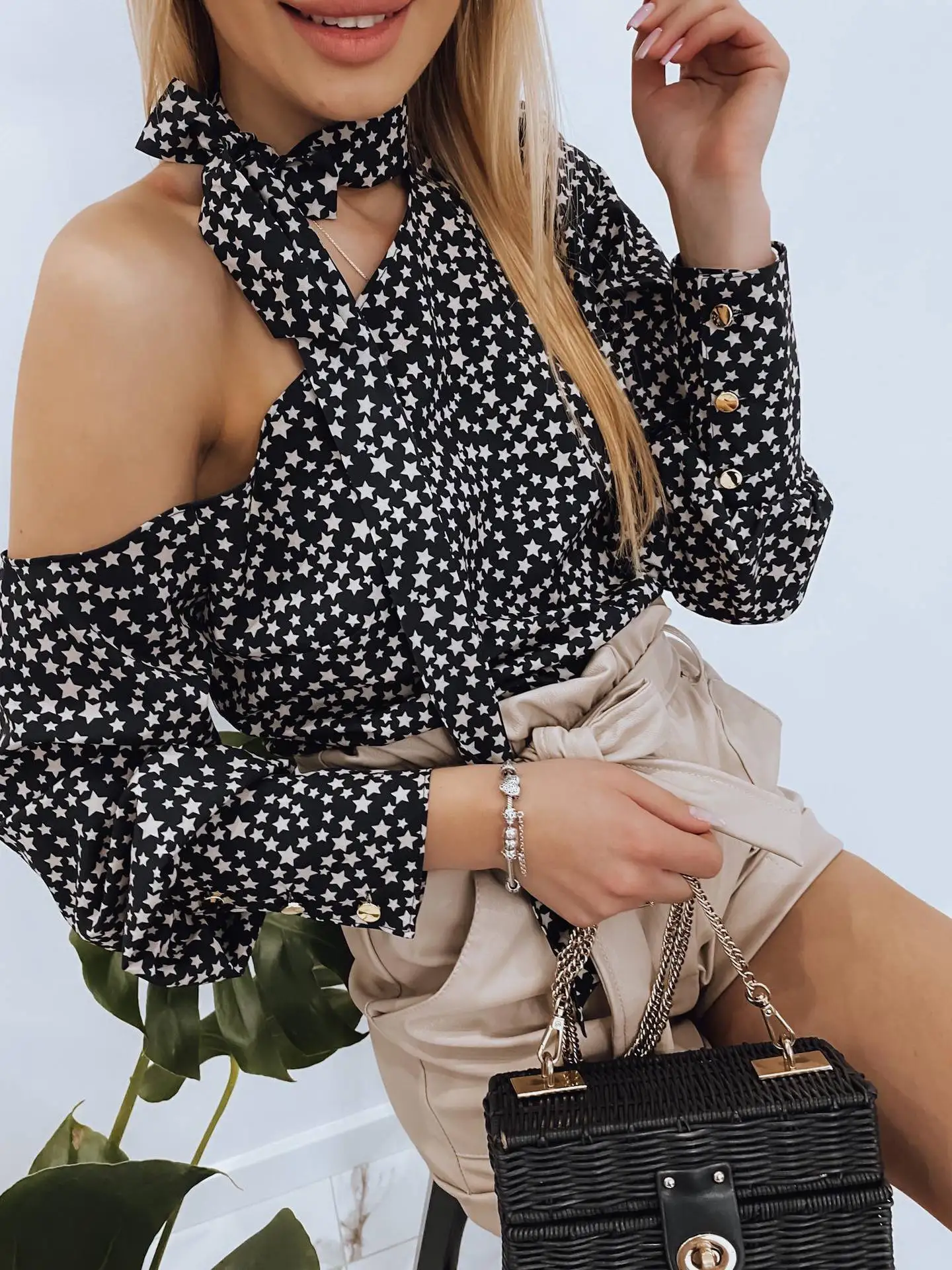 Summer Cold Shoulder Shirt Blouse Women 2022 Fashion Printted Lace Cup Shirts for Women Ladies French Shirt Blouse blusas mujer
Summer Cold Shoulder Shirt Blouse Women 2022 Fashion Printted Lace Cup Shirts for Women Ladies French Shirt Blouse blusas mujer