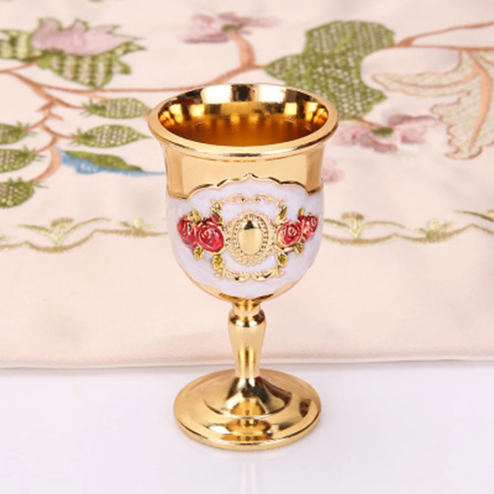 Wine Cup Small Champange Beverage Cup Gold Sliver Retro European Style Bar Kitchen Ornament Wedding Party Home Decor
Wine Cup Small Champange Beverage Cup Gold Sliver Retro European Style Bar Kitchen Ornament Wedding Party Home Decor