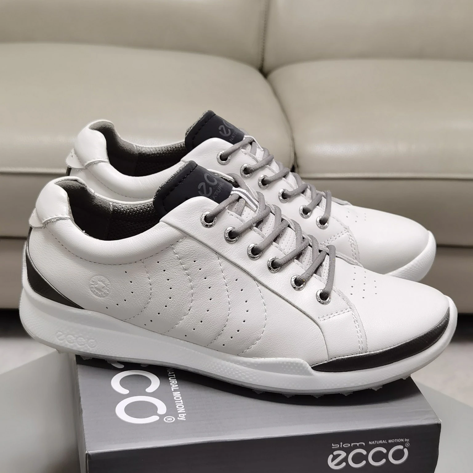 Athletics Golf Shoes Men Genuine Leather Training Sneakers Grass Gym Walking Sneakers Male Golf Shoes Spikeless Golfer Footwear
Athletics Golf Shoes Men Genuine Leather Training Sneakers Grass Gym Walking Sneakers Male Golf Shoes Spikeless Golfer Footwear