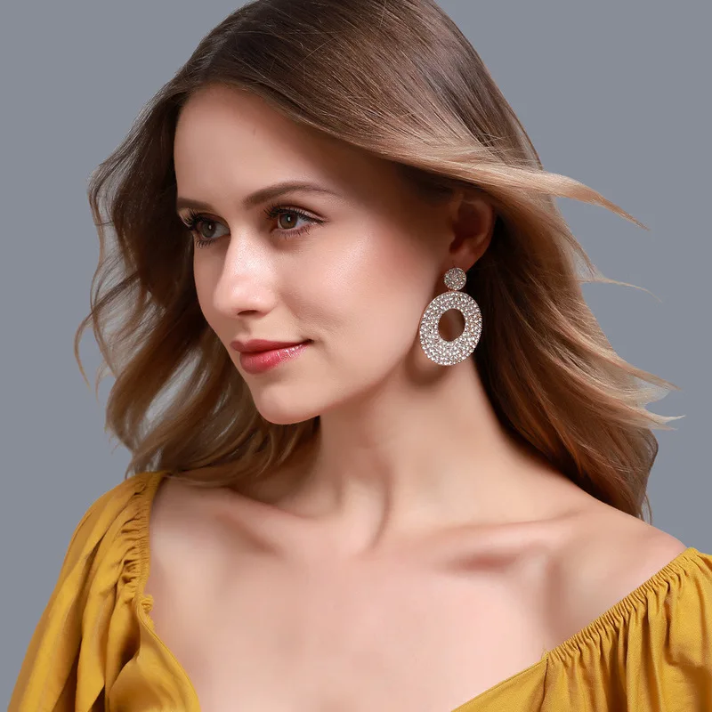New European style big earrings for women Round crystal earrings vintage female jewelry Hollow geometric earring fashion jewelry
New European style big earrings for women Round crystal earrings vintage female jewelry Hollow geometric earring fashion jewelry