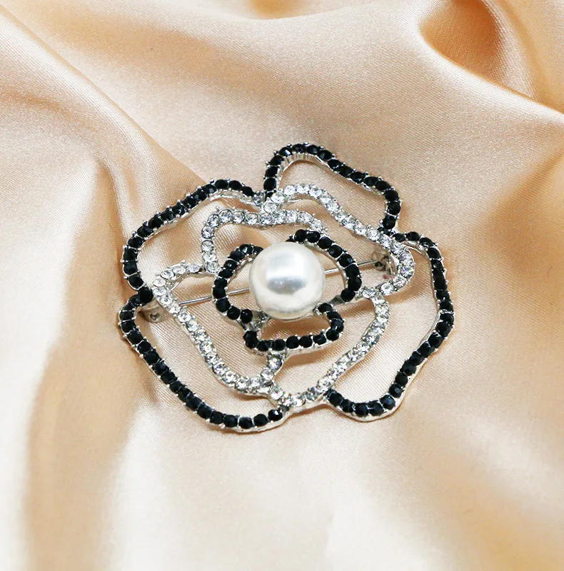 Oriental charm fashion full diamond black and white pearl brooch sweater coat all-match clothing accessories high-end corsage L2
Oriental charm fashion full diamond black and white pearl brooch sweater coat all-match clothing accessories high-end corsage L2