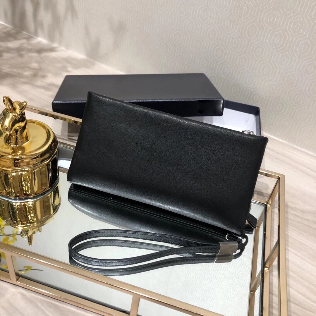 Men's handbag built-in card position mobile phone position fashionable men's must-have
Men's handbag built-in card position mobile phone position fashionable men's must-have