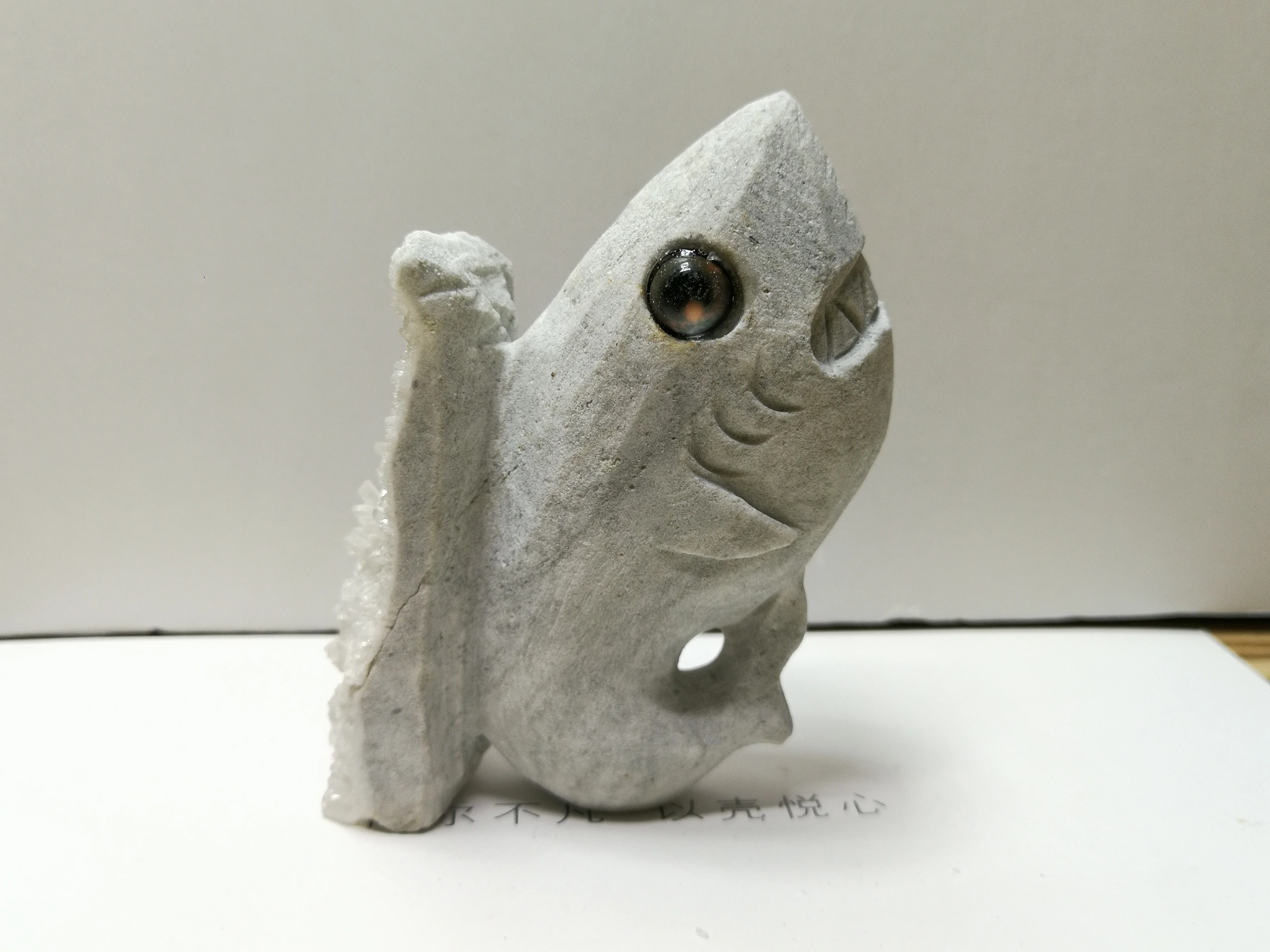 127.2gNatural crystal, crystal cluster mineral specimen, hand carved shark