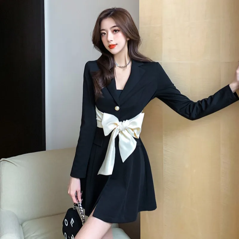 Light Luxury Design Tight Waist Sweet and Spicy Dress Autumn Winter Retro Bow Stitching Suit Lapel Dress for Women
Light Luxury Design Tight Waist Sweet and Spicy Dress Autumn Winter Retro Bow Stitching Suit Lapel Dress for Women