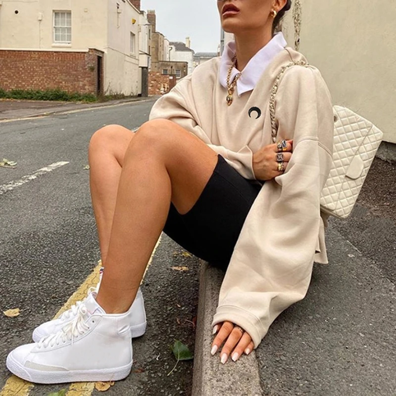 Women Autumn Batwing Long Sleeve Sweatshirt Round Neck Moon Embroidery Pullover Tops Harajuku Oversized Loose Streetwear
Women Autumn Batwing Long Sleeve Sweatshirt Round Neck Moon Embroidery Pullover Tops Harajuku Oversized Loose Streetwear