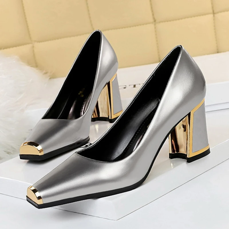 2021 Spring Luxury Women Nude Red Block 7cm High Heels Pumps Square Toe Stiletto Vintage Glitter Sliver Chunky Heels Party Shoes
2021 Spring Luxury Women Nude Red Block 7cm High Heels Pumps Square Toe Stiletto Vintage Glitter Sliver Chunky Heels Party Shoes