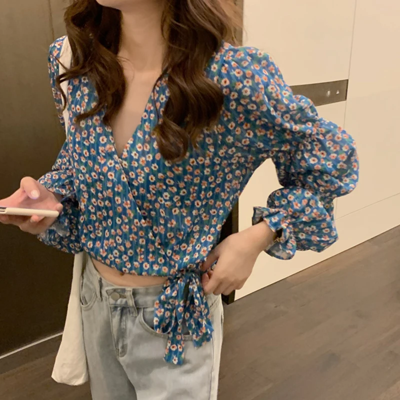 2021 Autumn Chiffon Print V Neck Blouse Women Long Sleeve Short Blouses Sweet Korean Fashion Elegant Shirt Tops Blusas De Mujer
2021 Autumn Chiffon Print V Neck Blouse Women Long Sleeve Short Blouses Sweet Korean Fashion Elegant Shirt Tops Blusas De Mujer