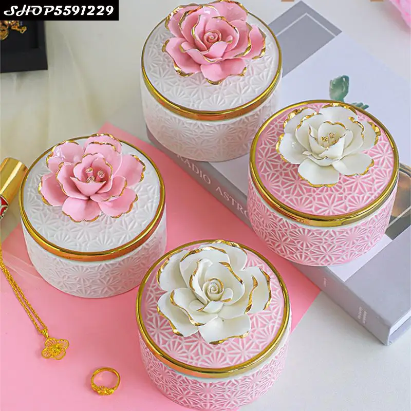 Керамическая Шкатулка для ювелирных изделий в европейском стиле, шкатулка с трехмерным цветком розы, ожерелье, кольцо с крышкой, квадратным... 
Керамическая Шкатулка для ювелирных изделий в европейском стиле, шкатулка с трехмерным цветком розы, ожерелье, кольцо с крышкой, квадратным...