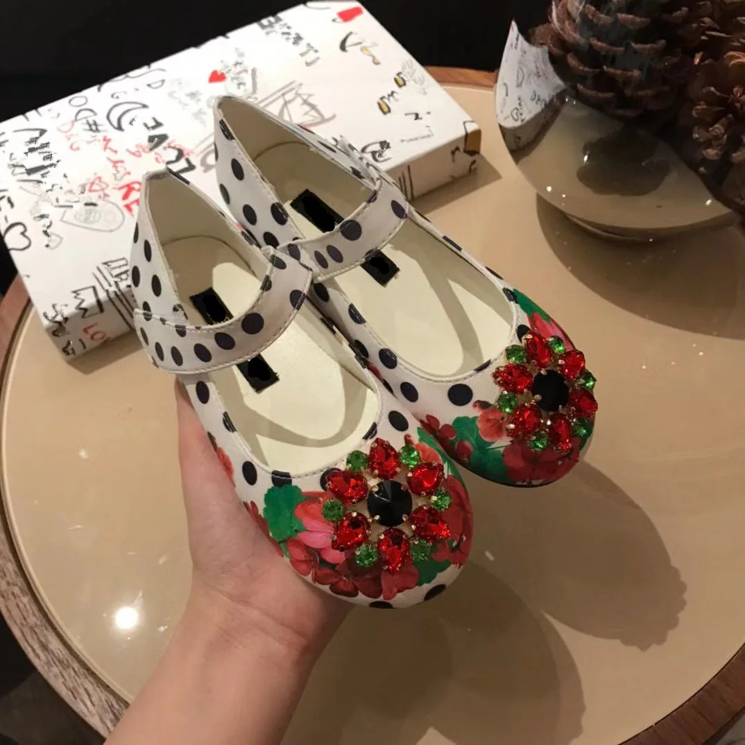 2021 Spring Summer New Fashion Girls leisure Flat Brand Golden Flower shoes
2021 Spring Summer New Fashion Girls leisure Flat Brand Golden Flower shoes