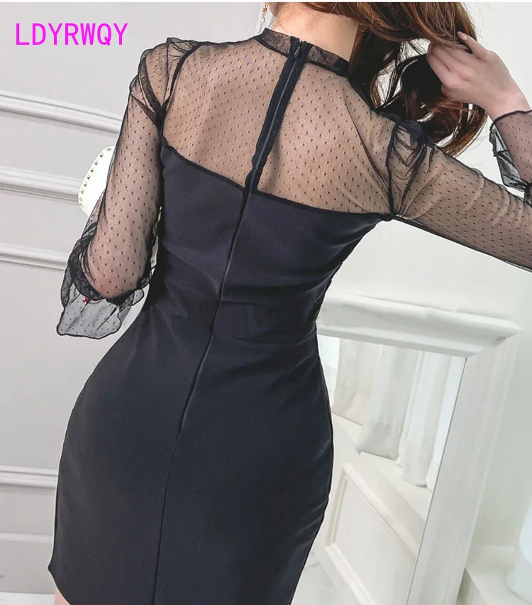 LDYRWQY 2021 summer new Korean version of sexy temperament round neck see-through lace flared sleeve bottoming dress
LDYRWQY 2021 summer new Korean version of sexy temperament round neck see-through lace flared sleeve bottoming dress