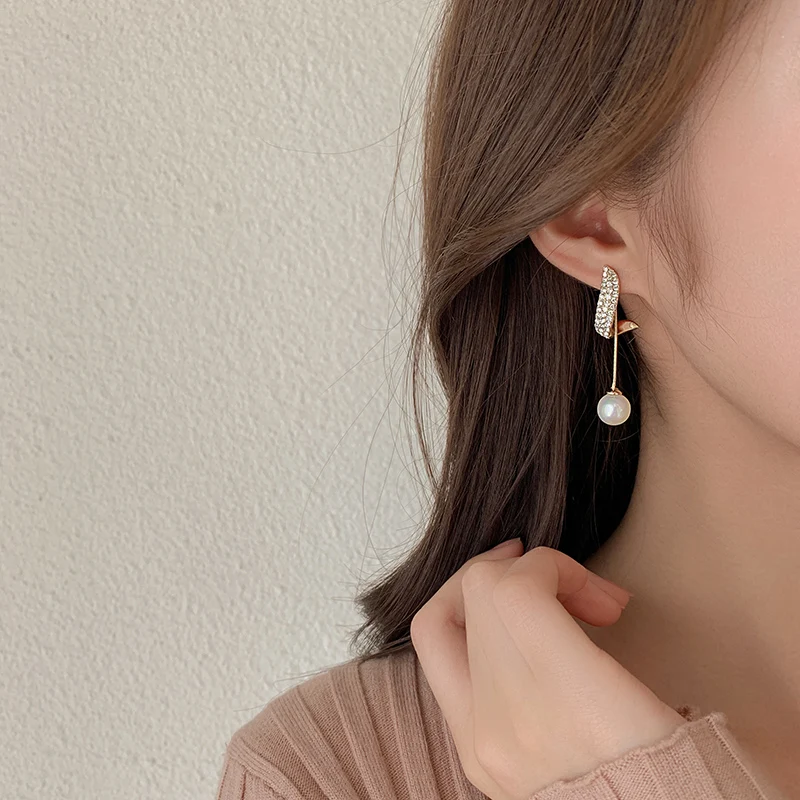 2021 Trendy Fringed Pearl Inlaid Rhinestone Dangle Earrings Women Korean Jewelry Earring Accessories
2021 Trendy Fringed Pearl Inlaid Rhinestone Dangle Earrings Women Korean Jewelry Earring Accessories