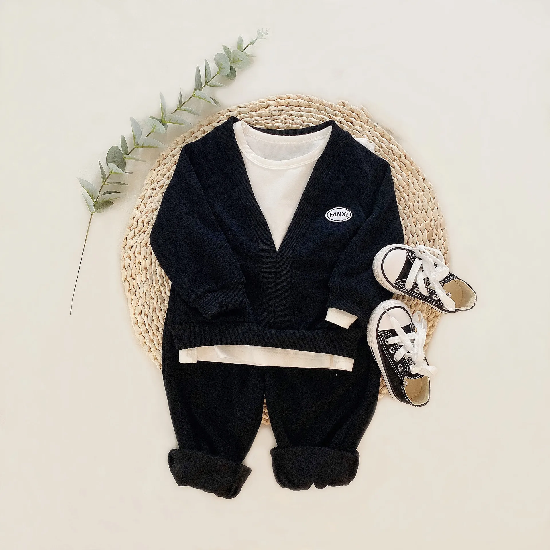 2021 autumn new boys' sports suit three piece cotton Korean children's and girls' baby foreign fashion casual sweaterropadeniña
2021 autumn new boys' sports suit three piece cotton Korean children's and girls' baby foreign fashion casual sweaterropadeniña