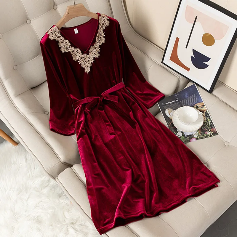 2021 Lace Patchwork Nightgown Women Long Sleeve V-Neck Long Nightdress Elastic Waist Loose Pants Lady 2021 New Elegant Casual
2021 Lace Patchwork Nightgown Women Long Sleeve V-Neck Long Nightdress Elastic Waist Loose Pants Lady 2021 New Elegant Casual