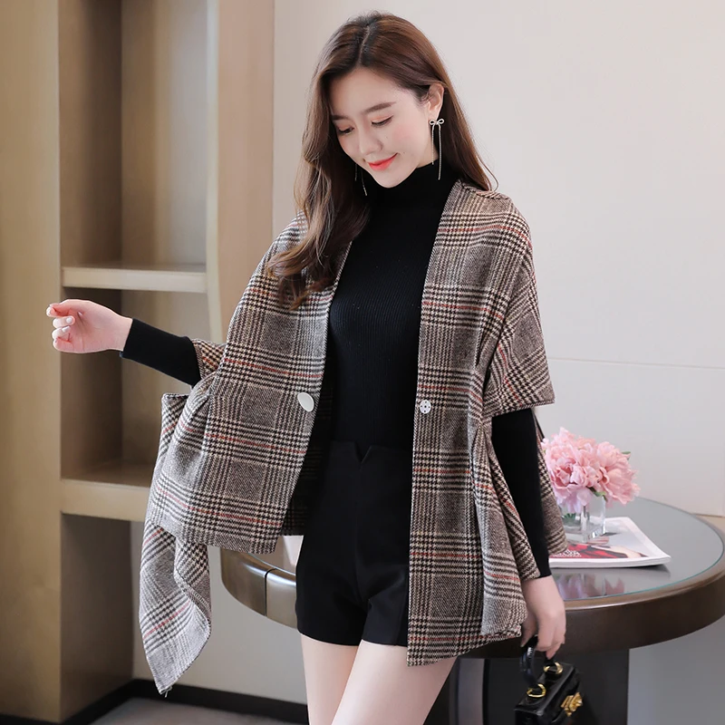 Autumn New Women Fashion V-Neck Plaid Single Button Capes Ponchos Loose Casual Elegant Temperament Striped Jacket Coat
Autumn New Women Fashion V-Neck Plaid Single Button Capes Ponchos Loose Casual Elegant Temperament Striped Jacket Coat