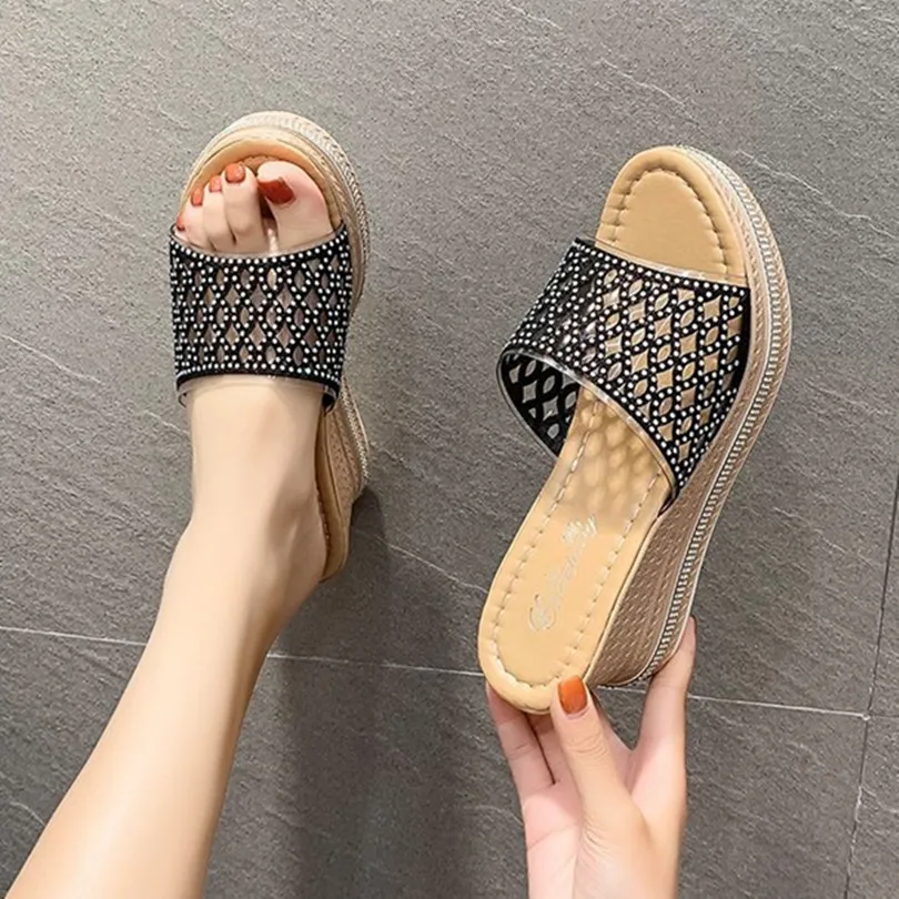 New Crystal Hollow Beach Wedges Slippers for Women Casual Summer Thick Platform Heels Sandals Ladies Bling Non-Slip Womans Shoes
New Crystal Hollow Beach Wedges Slippers for Women Casual Summer Thick Platform Heels Sandals Ladies Bling Non-Slip Womans Shoes