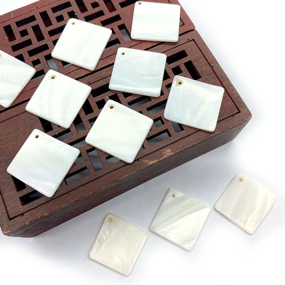 10pcsNatural Freshwater Shell Pendant Jewelry Carving Square Shape Mother-of-Pearl Loose Beads DIY Making Shell Necklace Pendant
10pcsNatural Freshwater Shell Pendant Jewelry Carving Square Shape Mother-of-Pearl Loose Beads DIY Making Shell Necklace Pendant