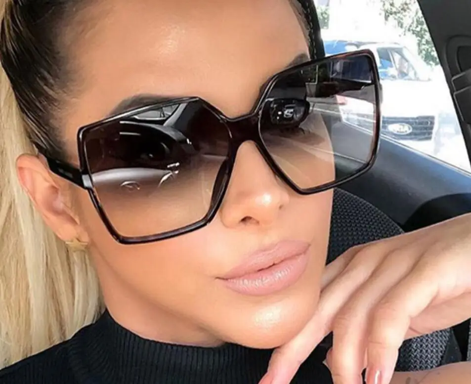 Fashion Oversized Big Sunglasses Women Eyewear Ladies Vintage Brand Driving Retro Shades Luxury Sun Glasses
Fashion Oversized Big Sunglasses Women Eyewear Ladies Vintage Brand Driving Retro Shades Luxury Sun Glasses