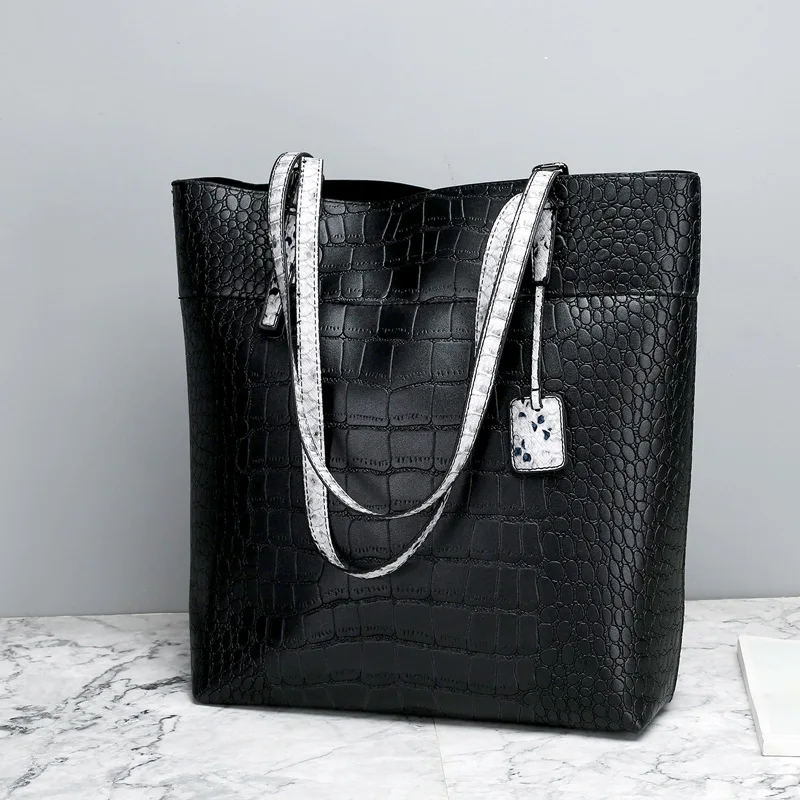 2020 Luxury Clutch Strap Tote Bags Alligator Mini High Quality Women Bag Over The Shoulder Purses And Handbags Designer Clutches 
2020 Luxury Clutch Strap Tote Bags Alligator Mini High Quality Women Bag Over The Shoulder Purses And Handbags Designer Clutches