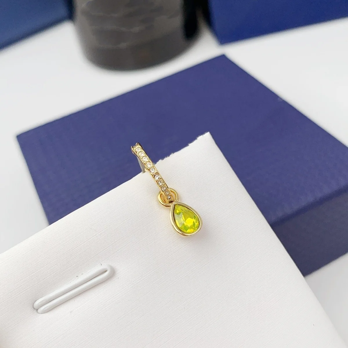 Fashion Jewelry, High Quality SWA, Exquisite Banana Asymmetric Modeling, Female Charm Earrings
Fashion Jewelry, High Quality SWA, Exquisite Banana Asymmetric Modeling, Female Charm Earrings