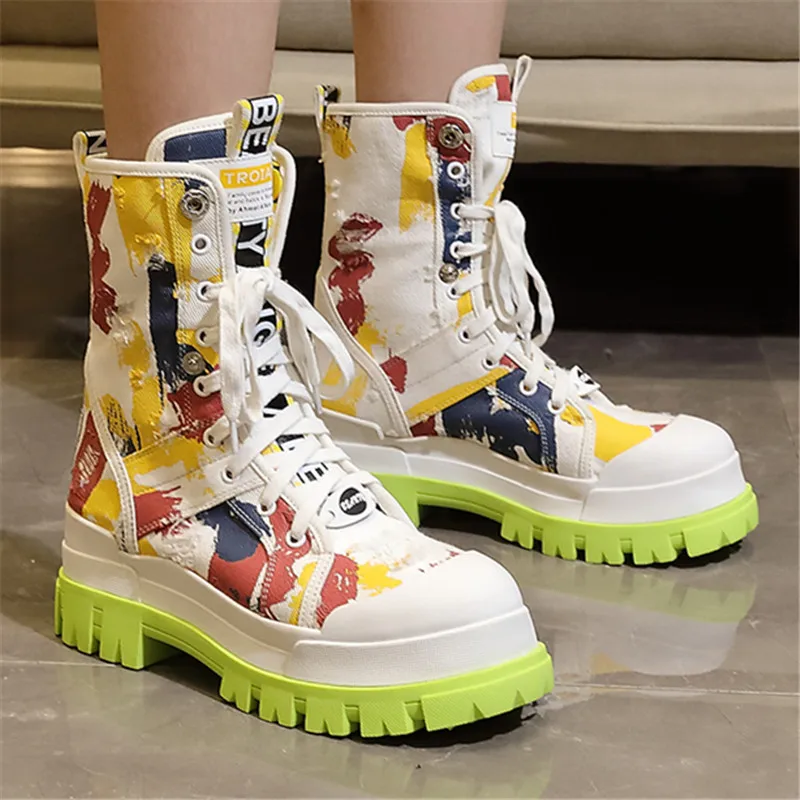 Autumn Winter New Platform Women's Sneakers All-match Casual Graffiti High-top Canvas Shoes Designer Casual Female Short Boots
Autumn Winter New Platform Women's Sneakers All-match Casual Graffiti High-top Canvas Shoes Designer Casual Female Short Boots