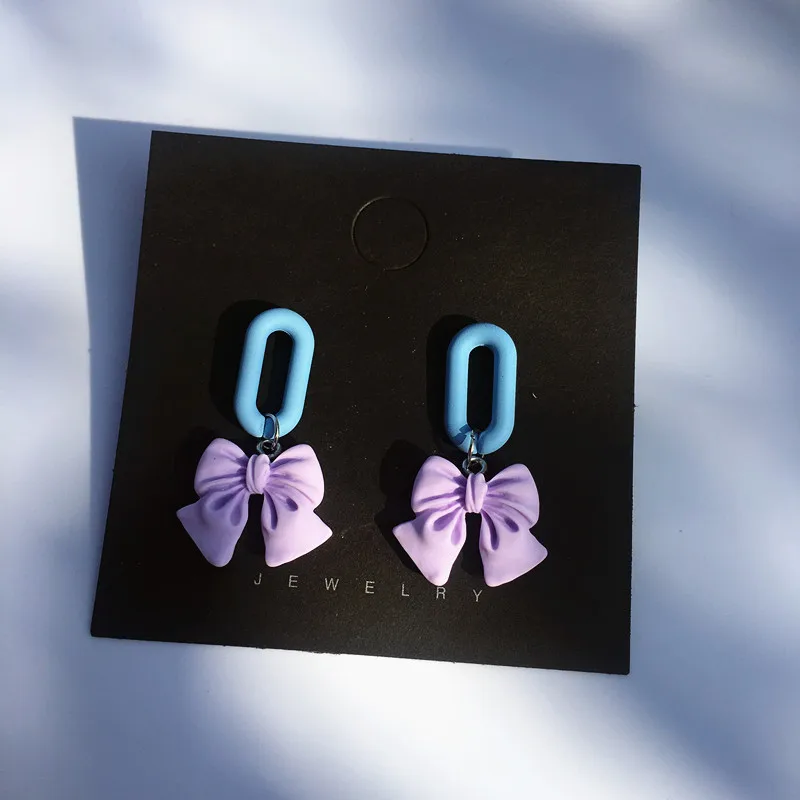 2021 Trend Exaggerated Hanging Bow Resin Fashion Earrings for Women Geometry Red Pendants Earring Elegant Creative Cute Jewelry
2021 Trend Exaggerated Hanging Bow Resin Fashion Earrings for Women Geometry Red Pendants Earring Elegant Creative Cute Jewelry